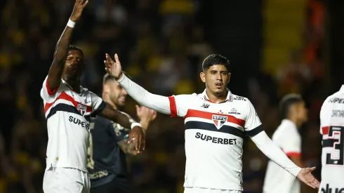 CRICIUMA, BRAZIL – OCTOBER 26: Alan Franco of Sao Paulo gestures during the match between Criciuma and Sao Paulo as part of Brasileirao 2024 at Heriberto Hulse Stadium on October 26, 2024 in Criciuma, Brazil. (Photo by Pedro H. Tesch/Getty Images)