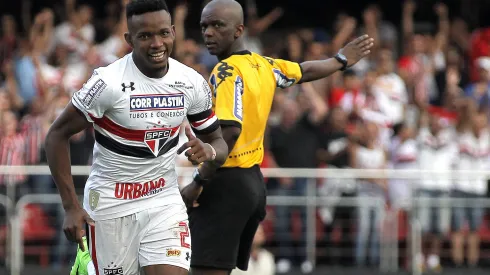 SP – Sao Paulo – 08/04/2017 – Paulista 2017 – Sao Paulo X Linense – jogador Thiago Mendes comemora o segundo gol do Sao Paulo durante partida de volta das quartas-de-finais do Campeonato Paulista no Estadio do Morumbi. Foto: Daniel Vorley/AGIF