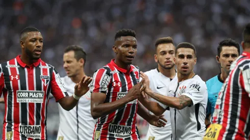 SAO PAULO – SP – 23/04/2017 – PAULISTA 2017/CORINTHIANS x SAO PAULO – Thiago Mendes do Sao Paulo durante partida contra o Corinthians pelo Campeonato Paulista 2017 na Arena Corinthians. Foto: Marcello Zambrana/AGIF