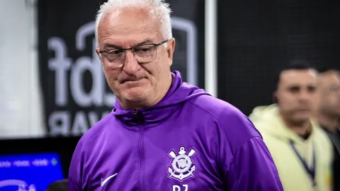 Dorival Júnior toma decisão sobre permanência de Depay após polêmica