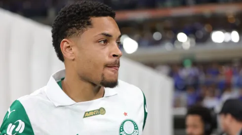 Vitor Roque tenta gol de bicicleta e irrita torcedores do Palmeiras: “Força demais”. Foto: Gilson Lobo/AGIF