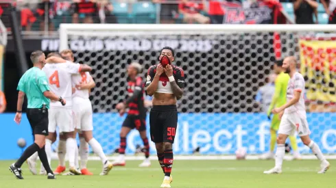 MIAMI GARDENS, FLORIDA – JUNE 29: Gonzalo Plata #50 of CR Flamengo reacts during the FIFA Club World Cup 2025 round of 16 match between CR Flamengo and FC Bayern München at Hard Rock Stadium on June 29, 2025 in Miami Gardens, Florida. (Photo by Michael Reaves/Getty Images)
