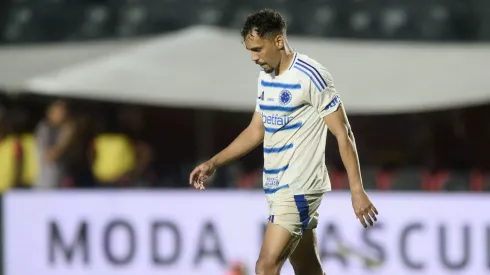 Eduardo, jogador do Cruzeiro, durante partida contra o Vitória, pelo Brasileirão Betano. Foto: Jhony Pinho/AGIF.