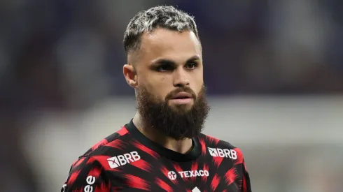 Michael quer deixar o Flamengo por falta de oportunidade em campo
