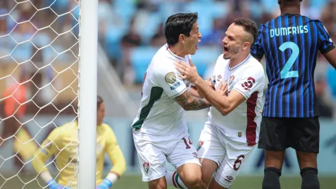 Cano e Renê comemoram gol marcado contra a Internazionale-ITA. Foto: Marcelo Gonçalves/Fluminense.