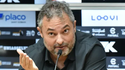 SP – SANTOS – 25/06/2025 – SANTOS, APRESENTACAO – Coletiva de imprensa do novo Diretor Executivo de Futebol do Santos FC, Alexandre Mattos.