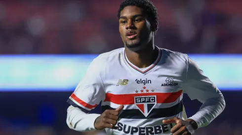 SP – SAO PAULO – 02/05/2025 – BRASILEIRO A 2025, SAO PAULO X FORTALEZA – Lucas Ferreira jogador do Sao Paulo durante partida contra o Fortaleza no estadio Morumbi pelo campeonato Brasileiro A 2025. Foto: Marcello Zambrana/AGIF