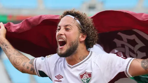 Guga vai iniciar como titular contra os Blues.
