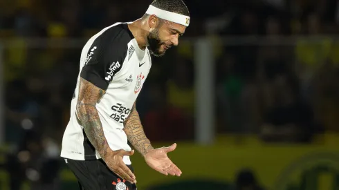 SP – MIRASSOL – 10/05/2025 – BRASILEIRO A 2025, MIRASSOL X CORINTHIANS – [MEMPHIS DEPAY jogador do Corinthians lamenta durante partida contra o Mirassol no estadio Jose Maria de Campos Maia pelo campeonato Brasileiro A 2025. Foto: Joisel Amaral/AGIF