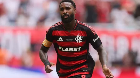 MIAMI GARDENS, FLORIDA – JUNE 29: Gerson #8 of CR Flamengo in action during the FIFA Club World Cup 2025 round of 16 match between CR Flamengo and FC Bayern München at Hard Rock Stadium on June 29, 2025 in Miami Gardens, Florida. (Photo by Michael Reaves/Getty Images)