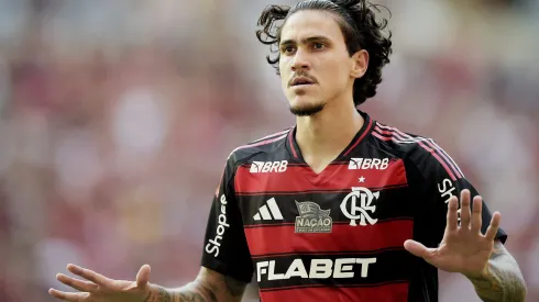 RJ – RIO DE JANEIRO – 27/04/2025 – BRASILEIRO A 2025, FLAMENGO X CORINTHIANS – Pedro jogador do Flamengo comemora seu gol durante partida contra o Corinthians no estadio Maracana pelo campeonato Brasileiro A 2025. Foto: Alexandre Loureiro/AGIF