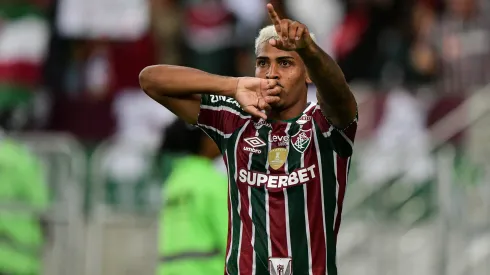 John Kennedy comemorando pelo Fluminense – Foto: Thiago Ribeiro/AGIF