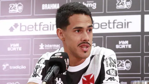 Lucas Oliveira descarta saída do Vasco
