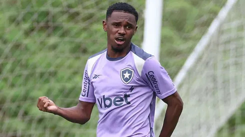 Jeffinho convive com muitos problemas médicos no Botafogo – Foto: Vitor Silva/Botafogo