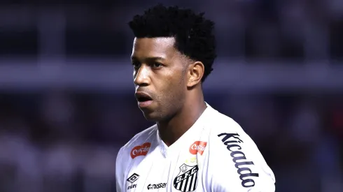 SP – SANTOS – 01/05/2025 – COPA DO BRASIL 2025, SANTOS X CRB – Gil jogador do Santos durante partida contra o CRB no estadio Vila Belmiro pelo campeonato Copa Do Brasil 2025. Foto: Marcello Zambrana/AGIF
