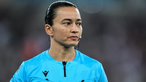 RJ – RIO DE JANEIRO – 22/05/2024 – COPA DO BRASIL 2024, FLUMINENSE X SAMPAIO CORREA – A arbitra Edina Alves Batista durante partida entre Fluminense e Sampaio Correa no estadio Maracana pelo campeonato Copa Do Brasil 2024. Foto: Thiago Ribeiro/AGIF