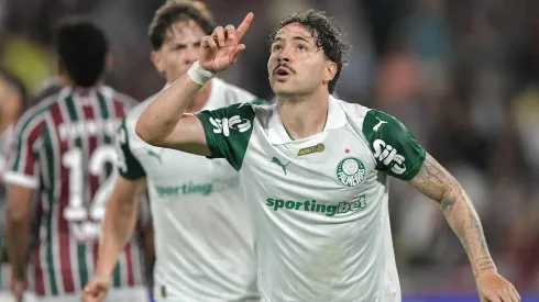 RJ – RIO DE JANEIRO – 23/07/2025 – BRASILEIRO A 2025, FLUMINENSE X PALMEIRAS – Mauricio jogador do Palmeiras comemora seu gol durante partida contra o Fluminense no estadio Maracana pelo campeonato Brasileiro A 2025. Foto: Thiago Ribeiro/AGIF