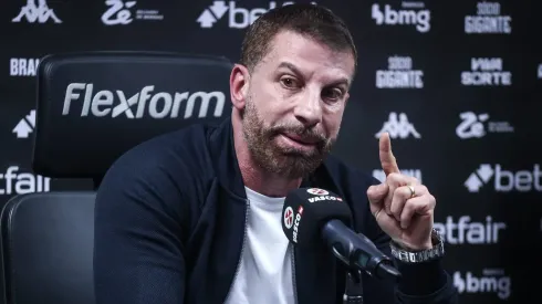 Fernando Diniz sai em defesa de Pedrinho após eliminação do Vasco