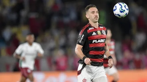 Léo Ortiz com a camisa rubro-negra durante o Fla-Flu – Foto: Thiago Ribeiro/AGIF