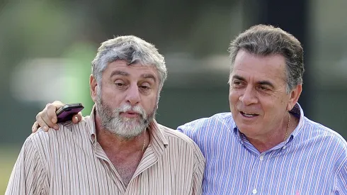 Runco ao lado do dirigente Pelaipe durante treino no Ninho do Urubu em 2013.