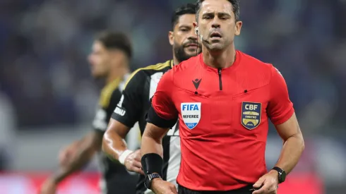 Flavio Rodrigues é escalado para apitar duelo decisivo entre Inter e Vasco. Foto: Gilson Lobo/AGIF