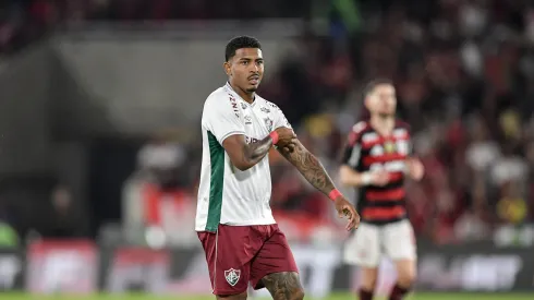 John Kennedy em ação pelo Fluminense no Maracanã – Foto: Thiago Ribeiro/AGIF