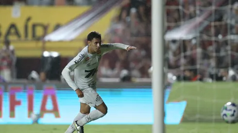 PE – RECIFE – 26/07/2025 – BRASILEIRO A 2025, SPORT X SANTOS – Gabriel Bontempo jogador do Santos comemora seu gol durante a partida entre Sport e Santos no Estadio da Ilha do Retiro em Recife (PE), pelo campeonato brasileiro Serie A. Foto: Marlon Costa/AGIF