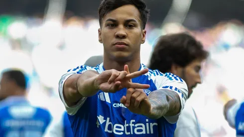 MG – BELO HORIZONTE – 27/07/2025 – BRASILEIRO A 2025, CRUZEIRO X CEARA – Kaio Jorge jogador do Cruzeiro comemora seu gol durante partida contra o Ceara no estadio Mineirao pelo campeonato Brasileiro A 2025. Foto: Fernando Moreno/AGIF