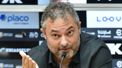 Alexandre Mattos durante coletiva de apresentação no Peixe.