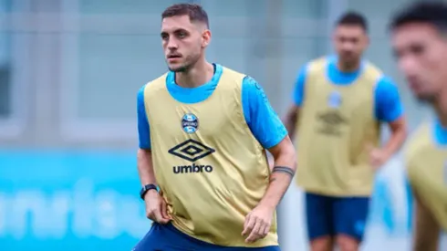 Camilo foi testado na lateral direita na vaga de João Pedro contra Fortaleza – FOTO: LUCAS UEBEL/GREMIO FBPA
