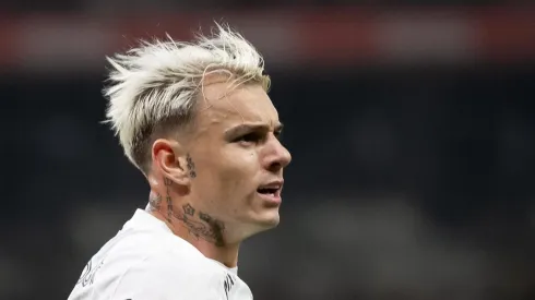 – Roger Guedes com a camisa do Corinthians
