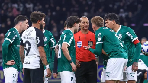 Corinthians pode sofrer punições por ações da torcida após vitória no clássico