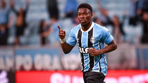 Amuzu pode sair a qualquer momento do Grêmio.