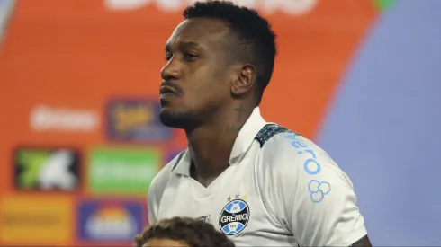 Edenílson durante partida entre CSA e Grêmio, no Estádio Rei Pelé, pela Copa do Brasil.
