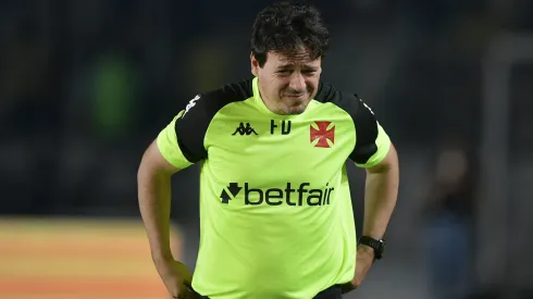 Fernando Diniz durante partida do Vasco no Brasileirão Betano – Foto: Thiago Ribeiro/AGIF

