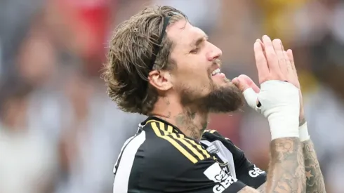 Zagueiro pode estar de saída – Foto: Gilson Lobo/AGIF.