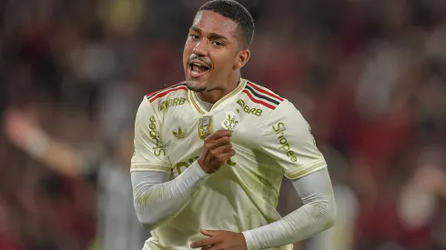 Samuel Lino está no Flamengo, rival direto do Palmeiras.