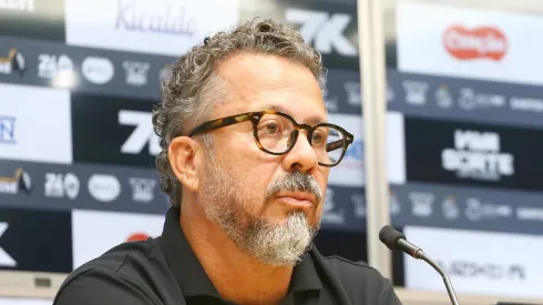 SP – SANTOS – 30/04/2025 – SANTOS, APRESENTACAO CLEBER XAVIER – SANTOS, CLEBER XAVIER, COLETIVA DE IMPRENSA COM O NOVO TREINADOR DO SANTOS FC, CLEBER XAVIER