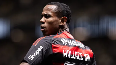 MG – BELO HORIZONTE – 06/08/2025 – COPA DO BRASIL 2025, ATLETICO-MG X FLAMENGO – Wallace Yan jogador do Flamengo durante partida contra o Atletico-MG no estadio Arena MRV pelo campeonato Copa Do Brasil 2025. Foto: Mateus Dutra/AGIF