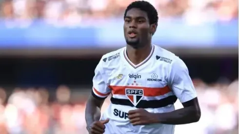 Lucas Ferreira em ação pelo São Paulo – Foto: Marcello Zambrana/AGIF
