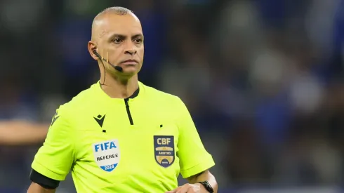 MG – BELO HORIZONTE – 04/05/2025 – BRASILEIRO A 2025, CRUZEIRO X FLAMENGO – O arbitro Wilton Pereira Sampaio durante partida entre Cruzeiro e Flamengo no estadio Mineirao pelo campeonato Brasileiro A 2025. Foto: Gilson Lobo/AGIF