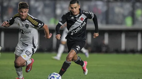 Natanael e Coutinho durante Vasco x Atlético-MG – Foto: Thiago Ribeiro/AGIF