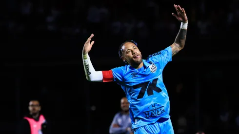 Neymar comemorando pelo Santos – Foto: Marcello Zambrana/AGIF