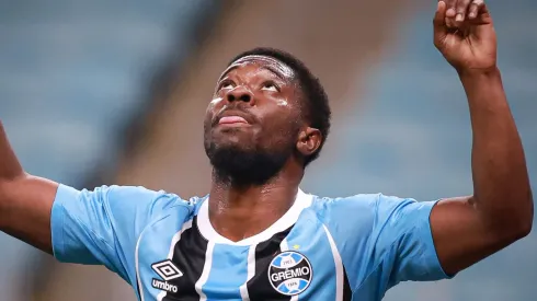 RS – PORTO ALEGRE – 08/07/2025 – RECOPA GAUCHA 2025, GREMIO X SAO JOSE – Francis Amuzu jogador do Gremio comemora seu gol durante partida contra o Sao Jose no estadio Arena do Gremio pelo campeonato Recopa Gaucha 2025.
