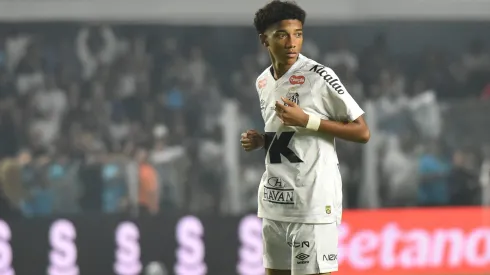 SP – SANTOS – 16/07/2025 – BRASILEIRO A 2025, SANTOS X FLAMENGO -Robinho Jr jogador do Santos durante partida contra o Flamengo no estadio Vila Belmiro pelo campeonato Brasileiro A 2025. Foto: Jota Erre/AGIF