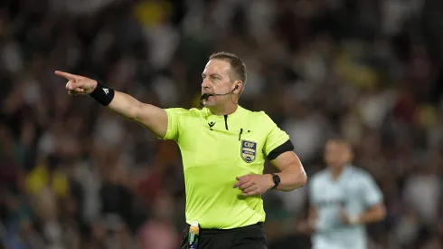 Sport x São Paulo: Lucas Paulo Torezin e Igor Benevenuto no VAR comandam duelo. Foto: Thiago Ribeiro/AGIF