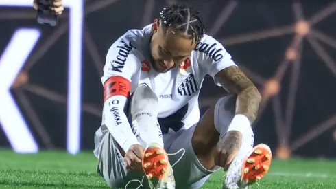 Neymar chorou após o vexame do Santos.
