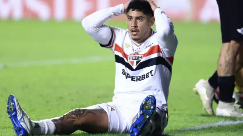 SP – SAO PAULO – 14/05/2025 – COPA LIBERTADORES 2025, SAO PAULO X LIBERTAD – Alan Franco jogador do Sao Paulo lamenta durante partida contra o Libertad no estadio Morumbi pelo campeonato Copa Libertadores 2025. Foto: Marcello Zambrana/AGIF