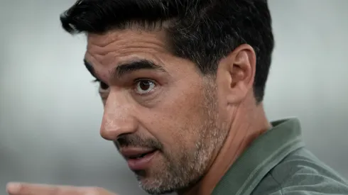 RJ – RIO DE JANEIRO – 17/08/2025 – BRASILEIRO A 2025, BOTAFOGO X PALMEIRAS – Abel Ferreira tecnico do Palmeiras durante partida contra o Botafogo no estadio Engenhao pelo campeonato Brasileiro A 2025. Foto: Jorge Rodrigues/AGIF