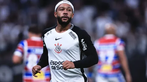 Memphis Depay, jogador do Corinthians, durante partida contra o Fortaleza no estadio Arena Corinthians pelo campeonato Brasileiro A 2025. Foto: Ettore Chiereguini/AGIF